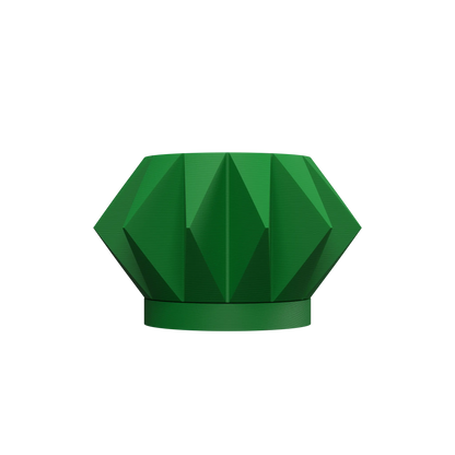 Pot décoratif vert en métal à forme géométrique facettée, base ronde plate et finition mate.