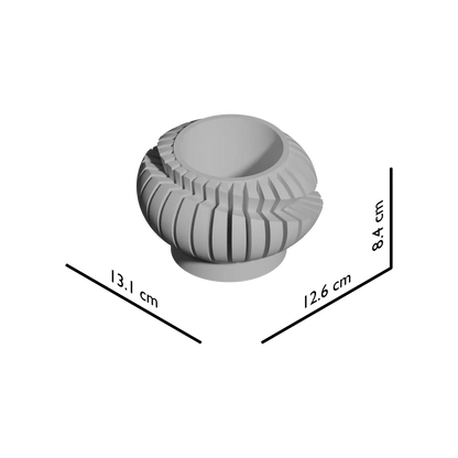 Pot décoratif Luxira gris clair en matériau durable, design contemporain avec reliefs sculptés en spirale.