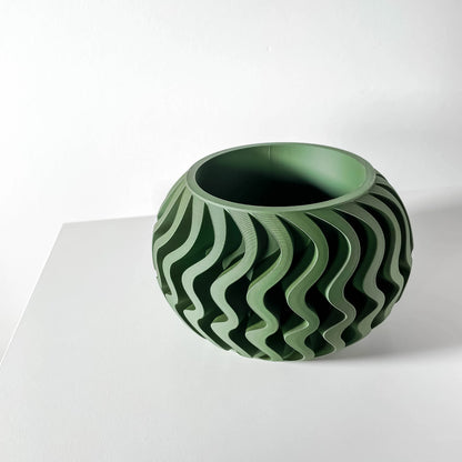 Pot décoratif Noli vert forêt au design contemporain, surface texturée ondulée, matériau durable et moderne.