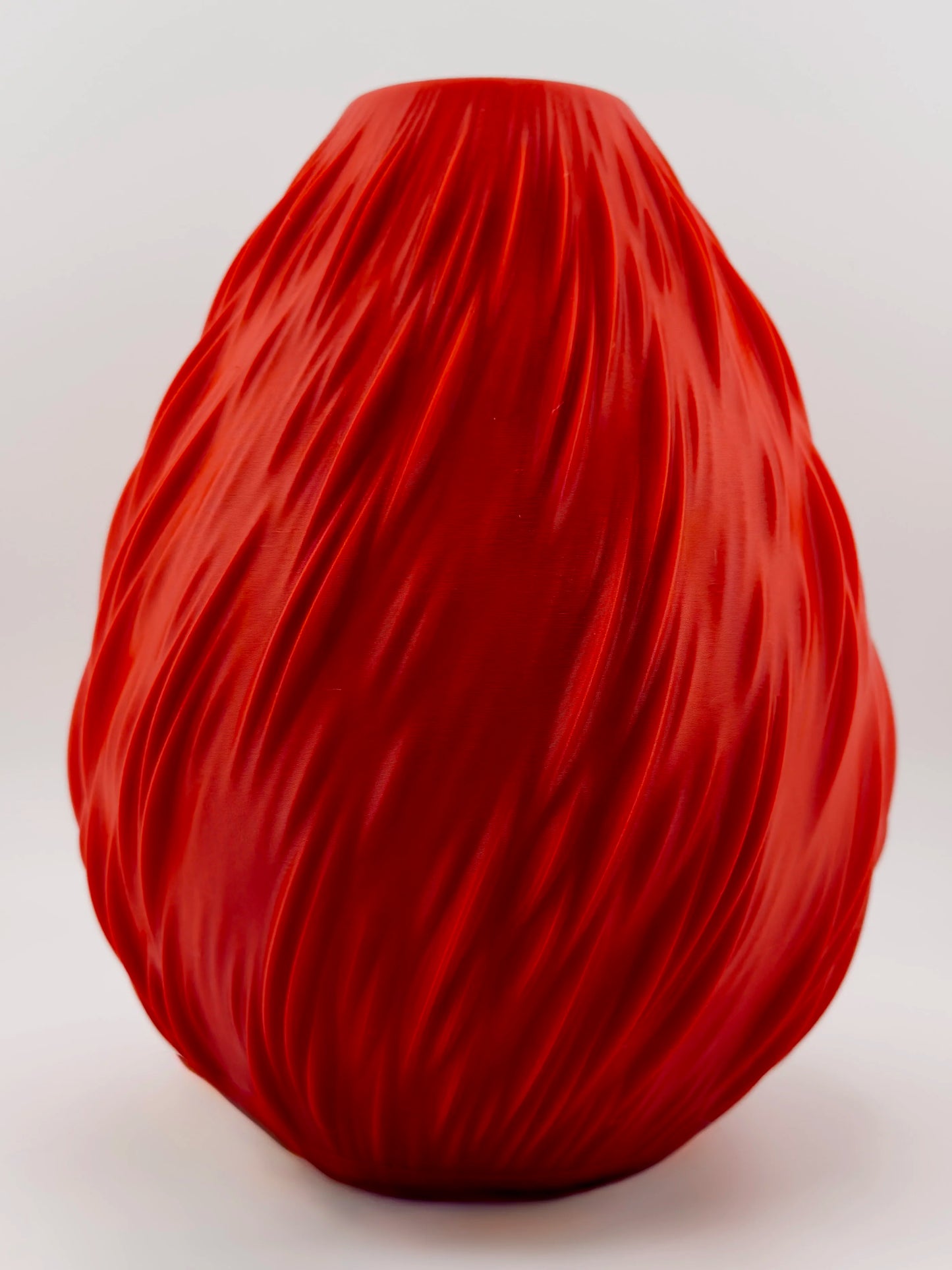 Vase Rain – vase torsadé étanche au design organique - Vase rouge torsadé au design sculptural organique avec surface géométrique unique et style contemporain. - Vert foncé