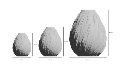 Trio de vases modernes gris clairs à texture ondulée imitant des gouttes de pluie, formes arrondies et élancées, finition.