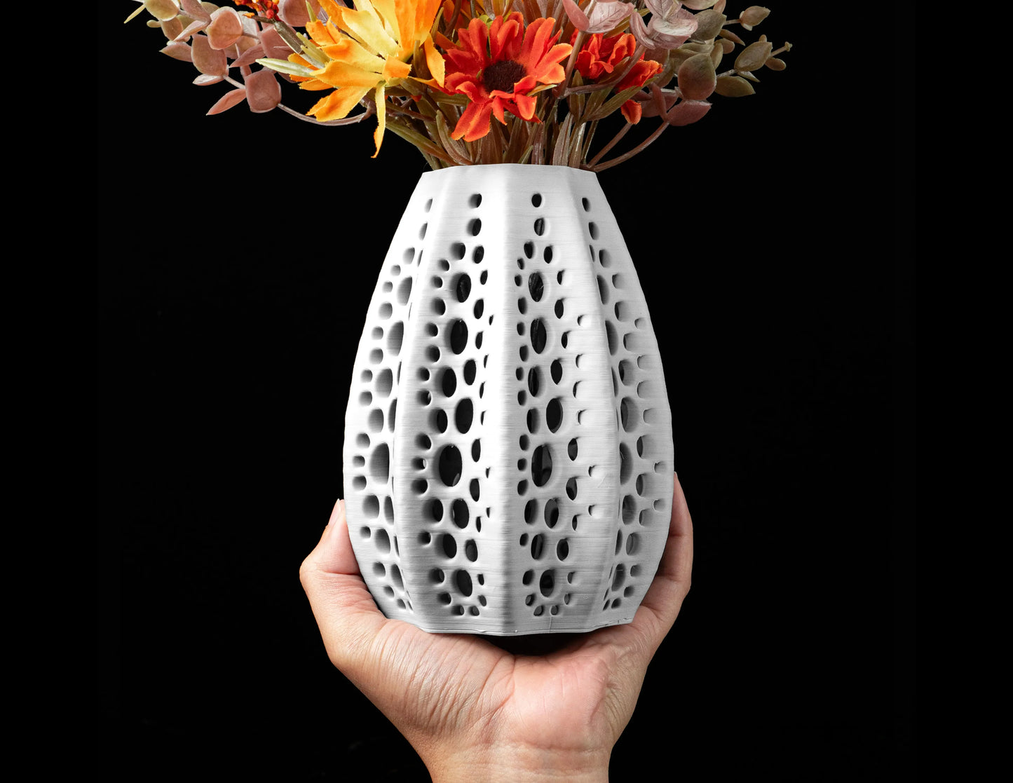 Vaso di fiori secchi di conchiglie 