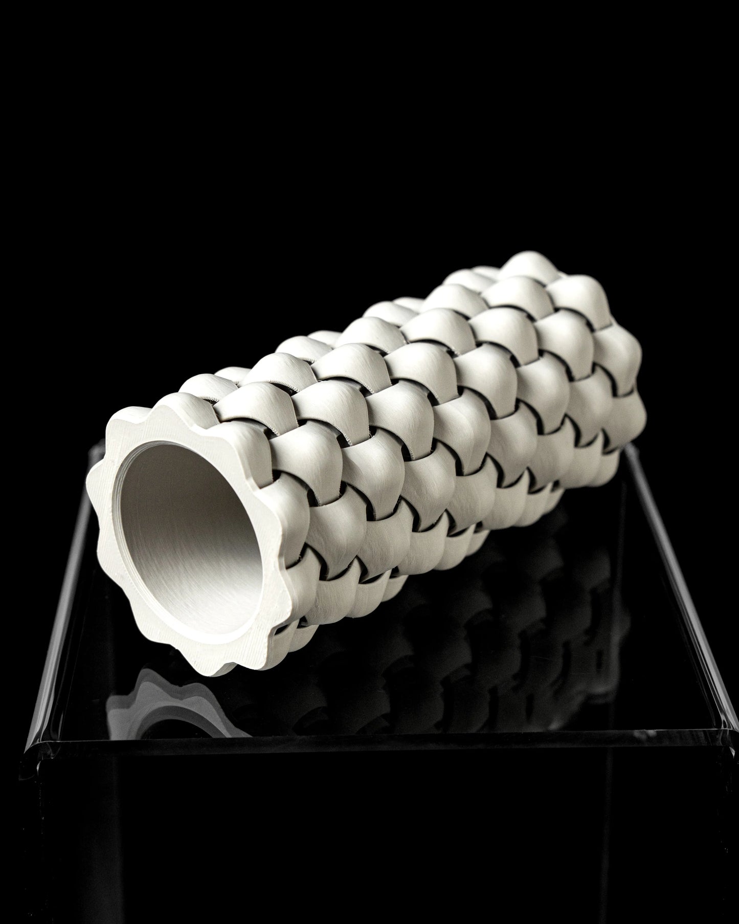 Vase Triweave anthracite 160mm au design contemporain avec structure tressée durable en matériau imperméable.