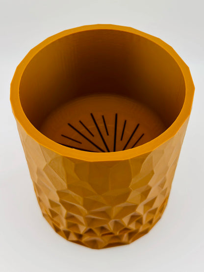 Cache-pot design contemporain en plastique PETG durable, couleur orange, motif géométrique texturé, fond avec système de.